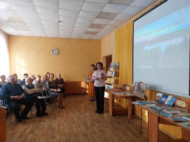 Передвижная книжная выставка &laquo;Я ЭТУ ЗЕМЛЮ РОДИНОЙ ЗОВУ...&raquo;