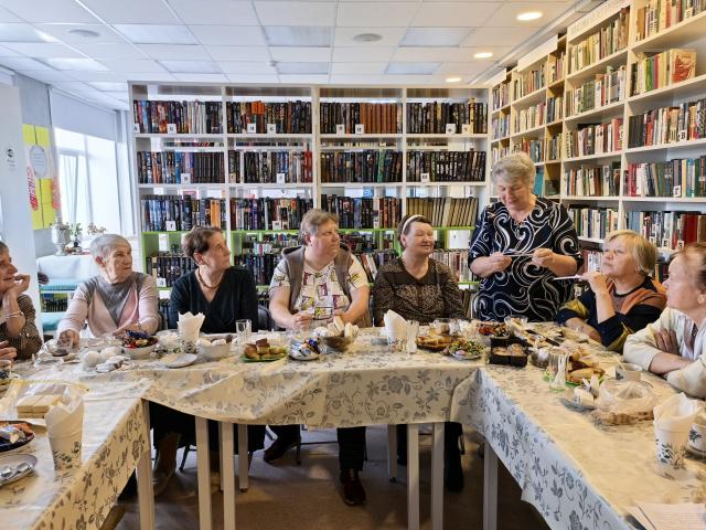 Секрет долголетия - в общении и улыбках!