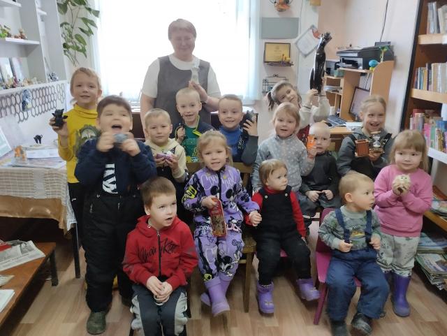 В Пермогорской библиотеке юные читатели погрузились в &laquo;Кошачьи истории&raquo;