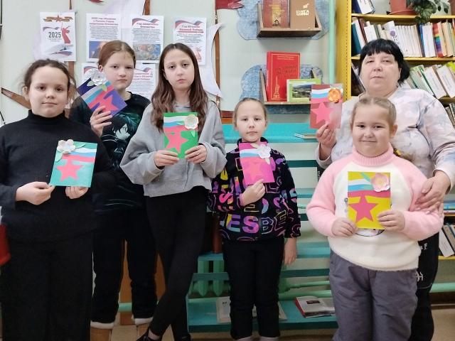 Мастер-класс &laquo;Открытка солдату на СВО&raquo; в Комаровской библиотеке.
