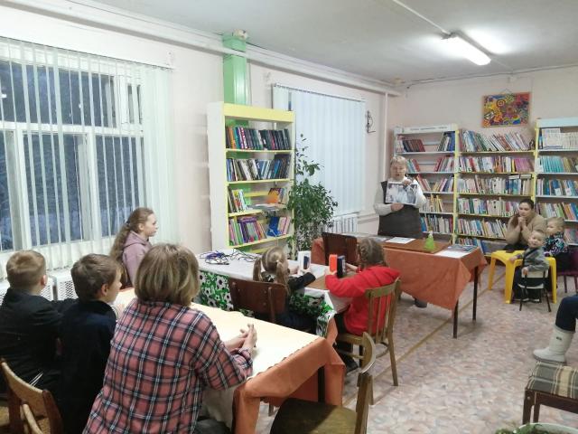 Новогоднее творчество в Пермогорской библиотеке