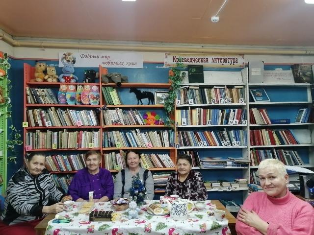 Смехом, шуткой, без забот мы встречаем Новый год!