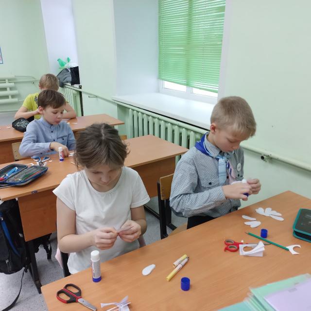 Акция &laquo;900 ромашек для Тани Савичевой&raquo;
